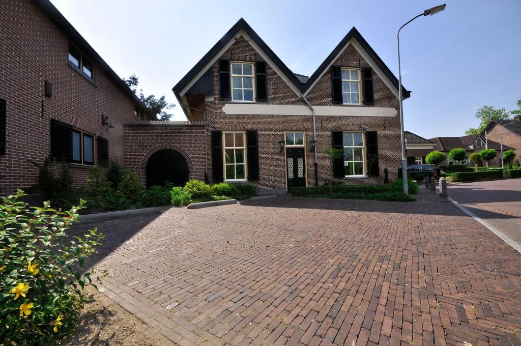 Villa Veertien Dieren Eksteriør billede